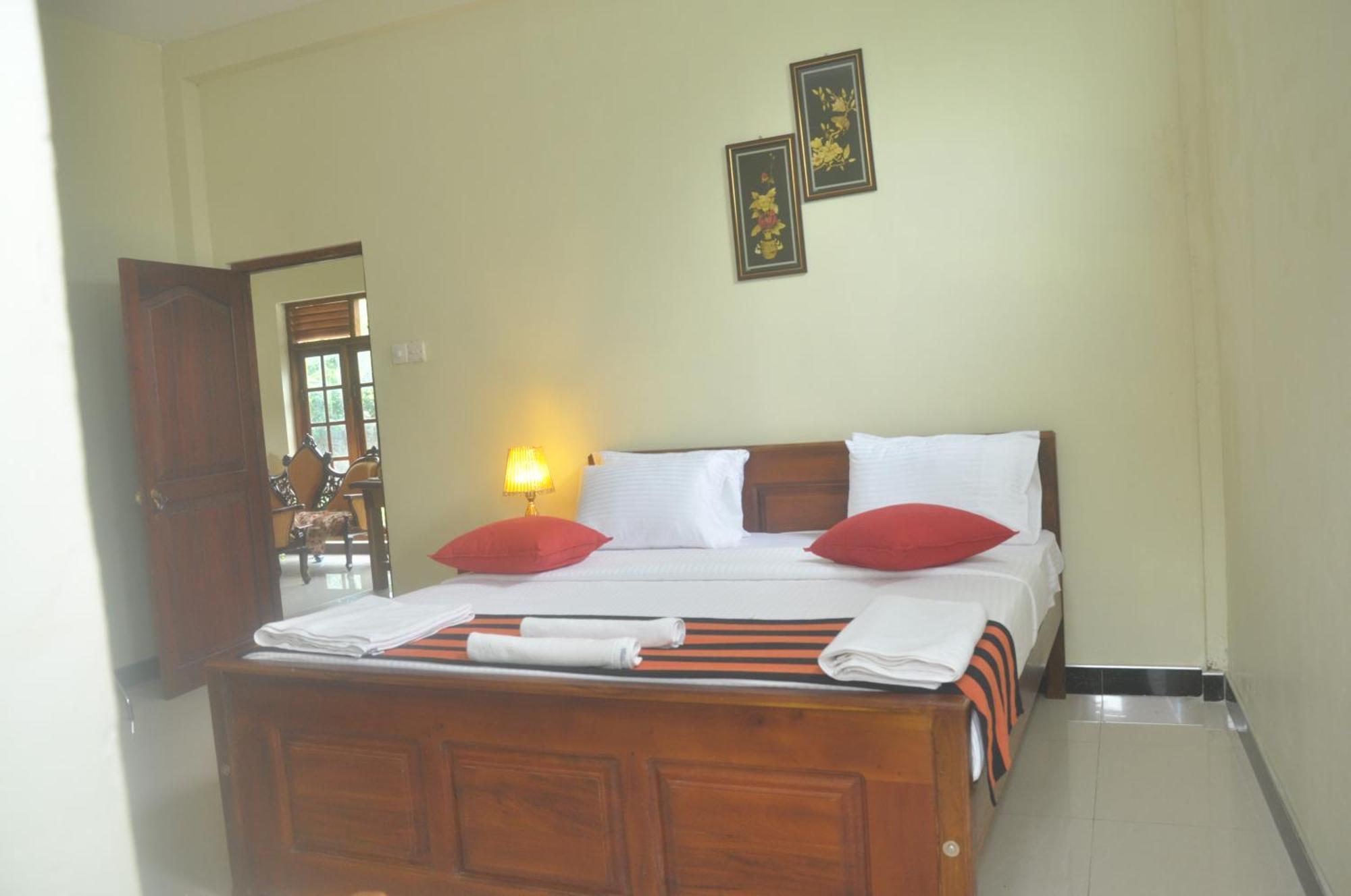 The Max Villa Negombo Exterior foto